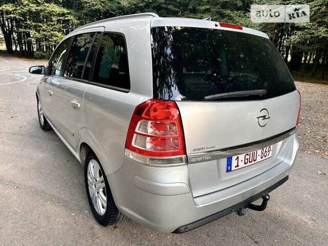 Серый Опель Зафира, объемом двигателя 1.7 л и пробегом 173 тыс. км за 7850 $, фото 7 на Automoto.ua