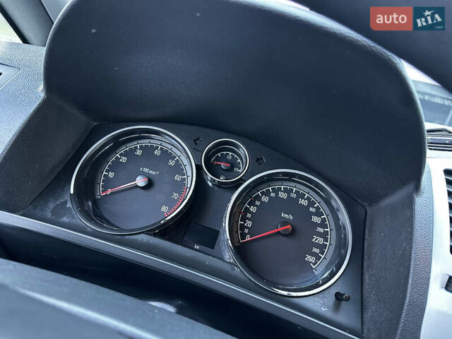 Серый Опель Зафира, объемом двигателя 1.6 л и пробегом 181 тыс. км за 6500 $, фото 39 на Automoto.ua