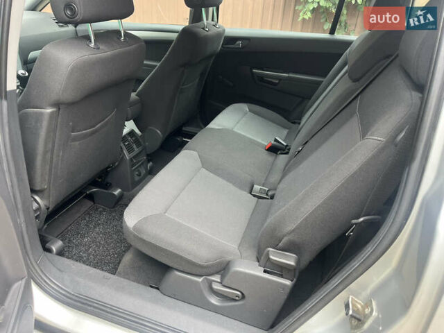 Серый Опель Зафира, объемом двигателя 1.6 л и пробегом 210 тыс. км за 6650 $, фото 45 на Automoto.ua