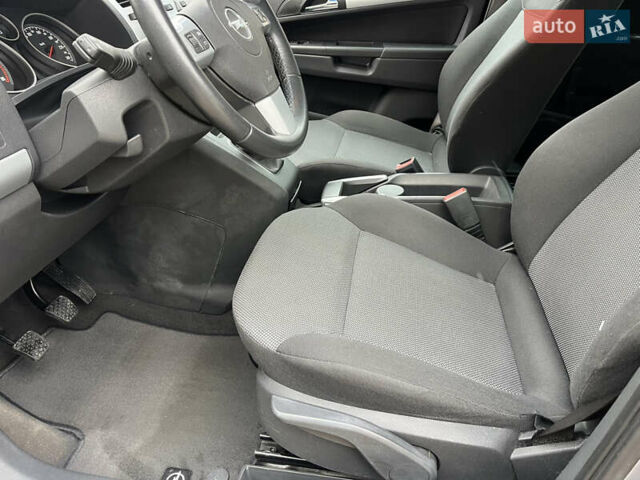 Серый Опель Зафира, объемом двигателя 1.8 л и пробегом 197 тыс. км за 7200 $, фото 34 на Automoto.ua