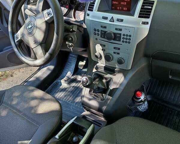 Сірий Опель Зафіра, об'ємом двигуна 1.6 л та пробігом 240 тис. км за 6800 $, фото 6 на Automoto.ua