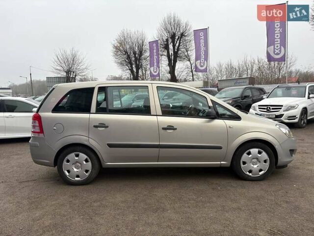 Серый Опель Зафира, объемом двигателя 1.8 л и пробегом 146 тыс. км за 8300 $, фото 3 на Automoto.ua