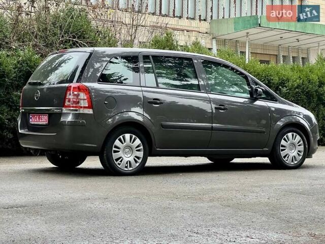 Серый Опель Зафира, объемом двигателя 1.6 л и пробегом 208 тыс. км за 6550 $, фото 9 на Automoto.ua