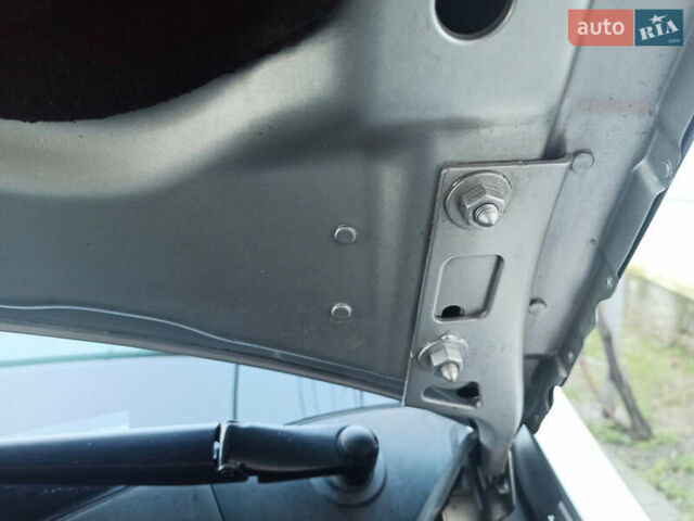 Серый Опель Зафира, объемом двигателя 2.2 л и пробегом 139 тыс. км за 7400 $, фото 20 на Automoto.ua