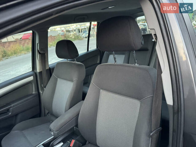 Серый Опель Зафира, объемом двигателя 1.9 л и пробегом 254 тыс. км за 7700 $, фото 20 на Automoto.ua