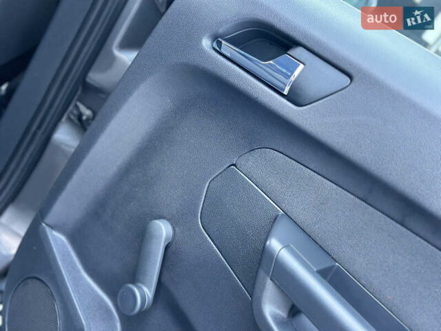 Серый Опель Зафира, объемом двигателя 1.6 л и пробегом 181 тыс. км за 6500 $, фото 66 на Automoto.ua