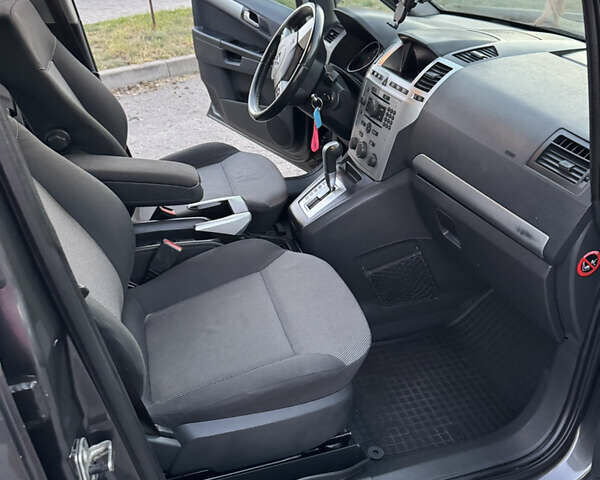 Серый Опель Зафира, объемом двигателя 1.9 л и пробегом 254 тыс. км за 7700 $, фото 28 на Automoto.ua