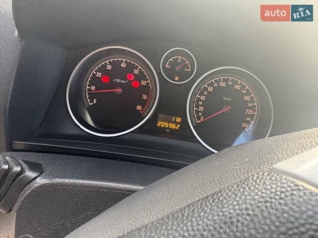 Сірий Опель Зафіра, об'ємом двигуна 1.6 л та пробігом 207 тис. км за 5300 $, фото 9 на Automoto.ua
