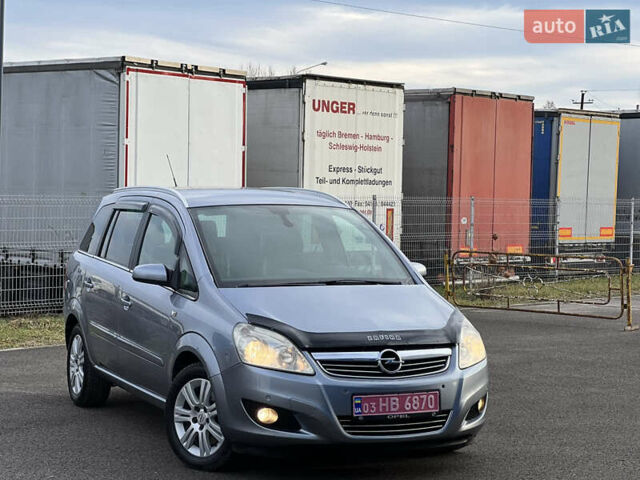 Серый Опель Зафира, объемом двигателя 1.7 л и пробегом 242 тыс. км за 6399 $, фото 1 на Automoto.ua