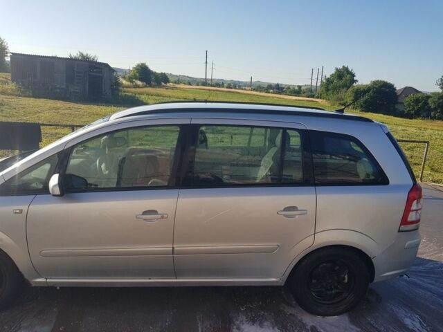 Серый Опель Зафира, объемом двигателя 1.7 л и пробегом 275 тыс. км за 6500 $, фото 4 на Automoto.ua