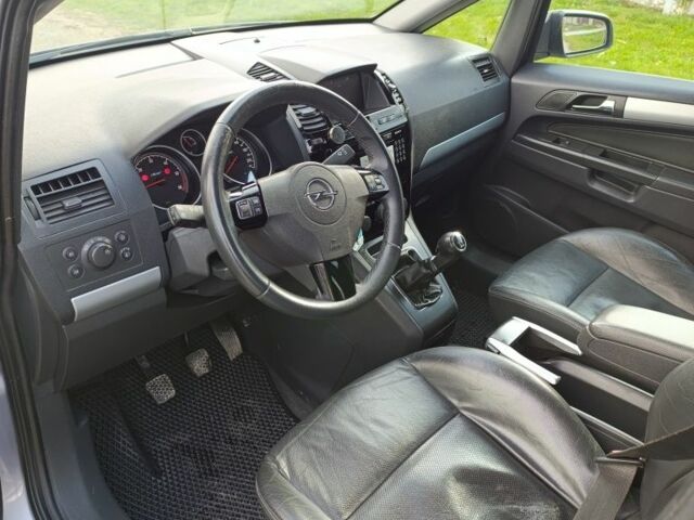 Серый Опель Зафира, объемом двигателя 1.7 л и пробегом 210 тыс. км за 6400 $, фото 5 на Automoto.ua