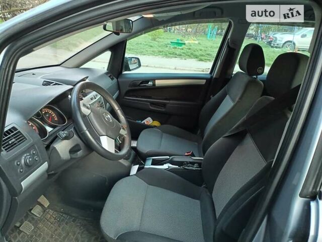Сірий Опель Зафіра, об'ємом двигуна 2.2 л та пробігом 370 тис. км за 5500 $, фото 1 на Automoto.ua