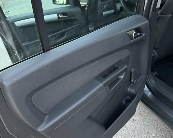 Серый Опель Зафира, объемом двигателя 1.9 л и пробегом 254 тыс. км за 7700 $, фото 24 на Automoto.ua