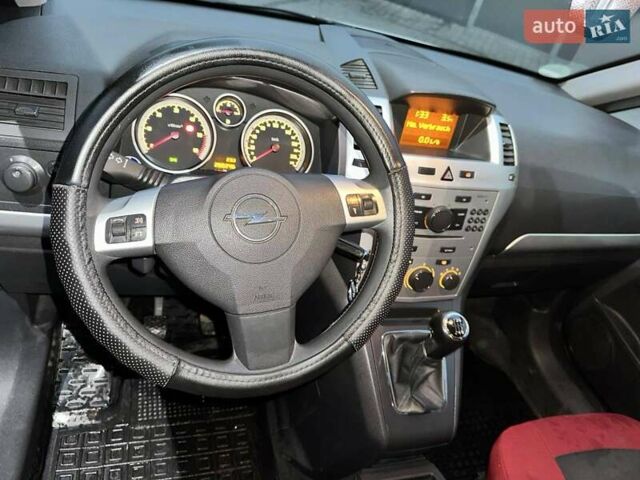 Сірий Опель Зафіра, об'ємом двигуна 1.69 л та пробігом 260 тис. км за 7300 $, фото 13 на Automoto.ua