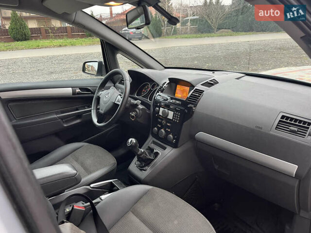 Серый Опель Зафира, объемом двигателя 1.7 л и пробегом 222 тыс. км за 6600 $, фото 16 на Automoto.ua