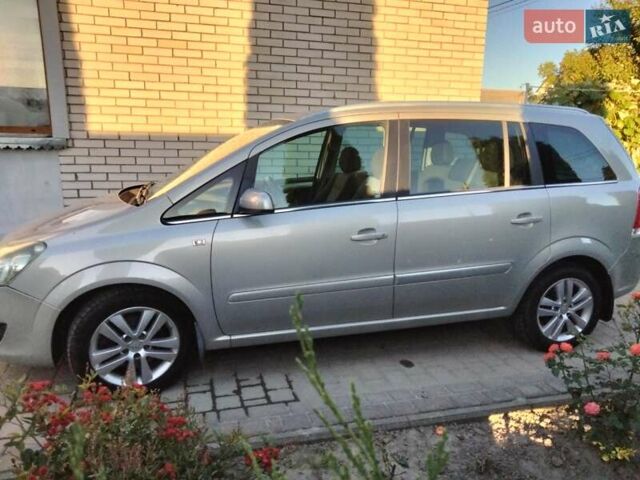 Серый Опель Зафира, объемом двигателя 1.7 л и пробегом 295 тыс. км за 5900 $, фото 1 на Automoto.ua