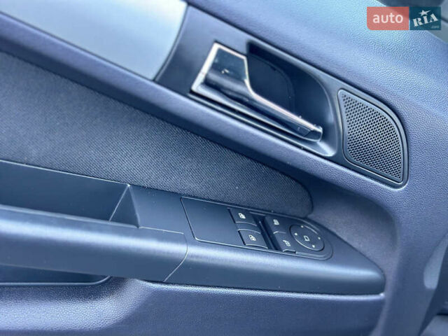 Серый Опель Зафира, объемом двигателя 1.6 л и пробегом 181 тыс. км за 6500 $, фото 34 на Automoto.ua