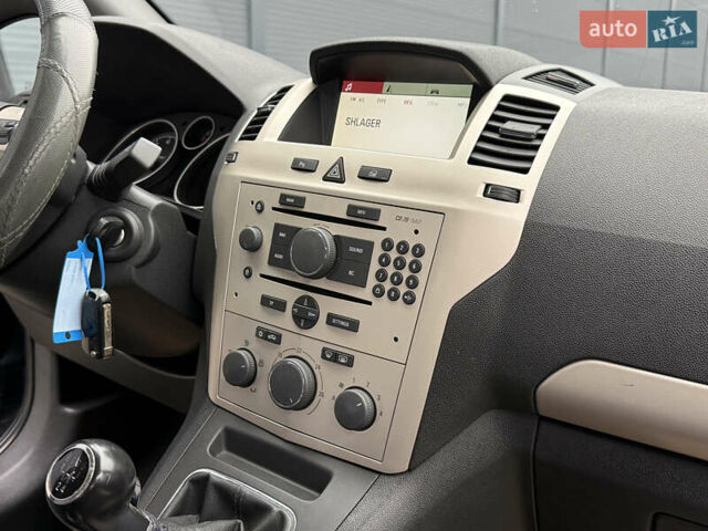 Серый Опель Зафира, объемом двигателя 1.6 л и пробегом 212 тыс. км за 6350 $, фото 20 на Automoto.ua