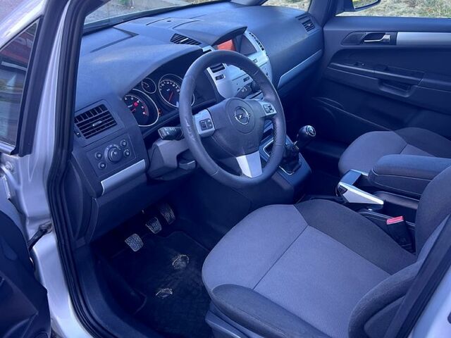 Серый Опель Зафира, объемом двигателя 1.6 л и пробегом 207 тыс. км за 6499 $, фото 8 на Automoto.ua