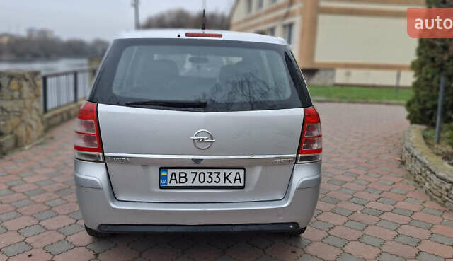 Серый Опель Зафира, объемом двигателя 1.7 л и пробегом 275 тыс. км за 7500 $, фото 2 на Automoto.ua