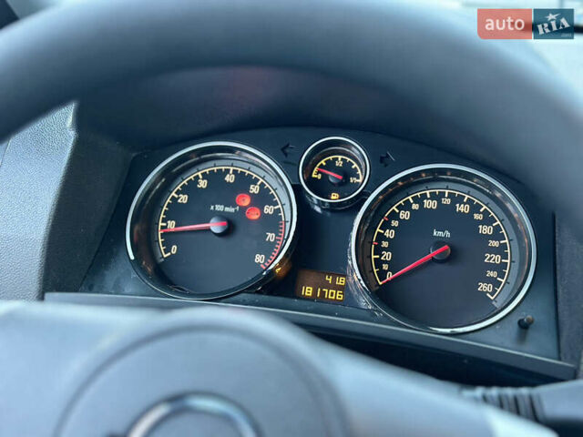 Серый Опель Зафира, объемом двигателя 1.6 л и пробегом 181 тыс. км за 6500 $, фото 45 на Automoto.ua