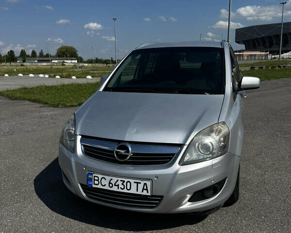 Серый Опель Зафира, объемом двигателя 1.91 л и пробегом 220 тыс. км за 8000 $, фото 5 на Automoto.ua