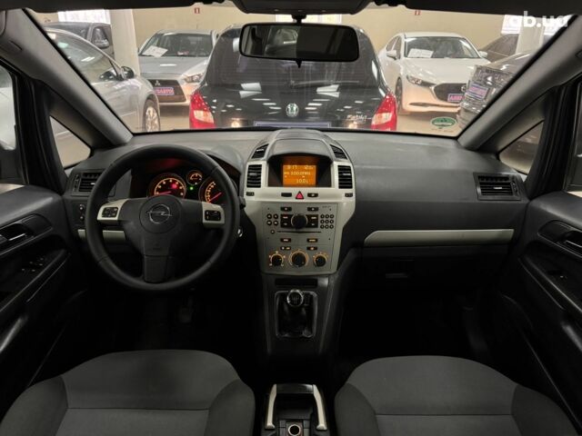 Серый Опель Зафира, объемом двигателя 0 л и пробегом 204 тыс. км за 6000 $, фото 10 на Automoto.ua