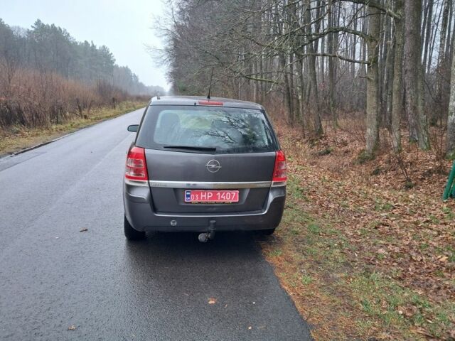 Серый Опель Зафира, объемом двигателя 1.6 л и пробегом 177 тыс. км за 5300 $, фото 2 на Automoto.ua