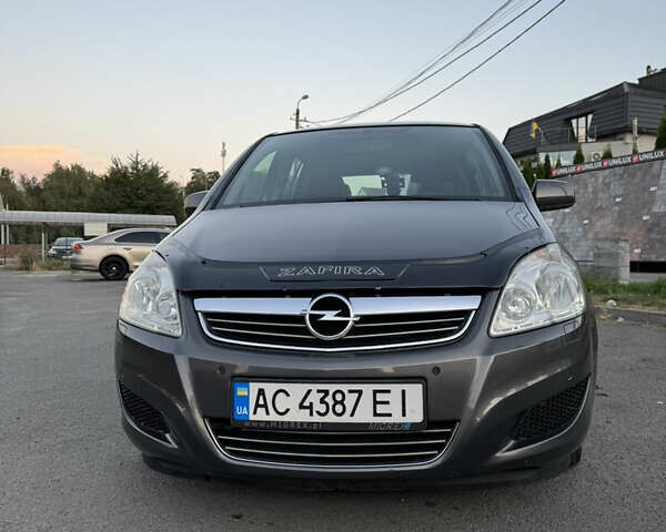 Серый Опель Зафира, объемом двигателя 1.9 л и пробегом 254 тыс. км за 7700 $, фото 1 на Automoto.ua