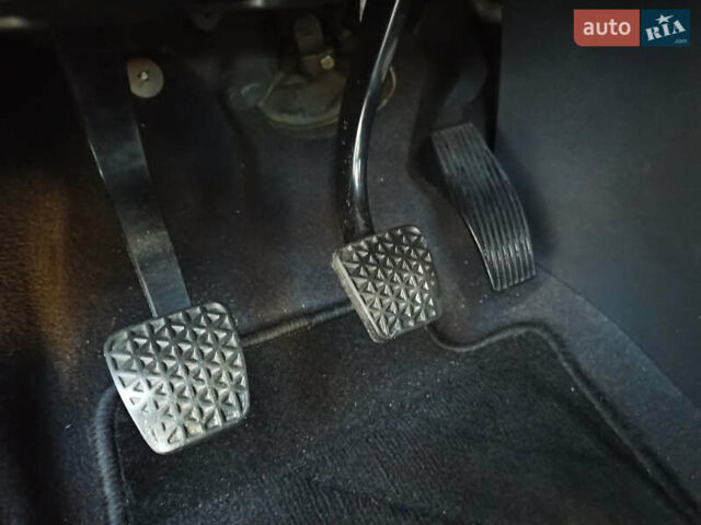 Серый Опель Зафира, объемом двигателя 2.2 л и пробегом 139 тыс. км за 7400 $, фото 33 на Automoto.ua