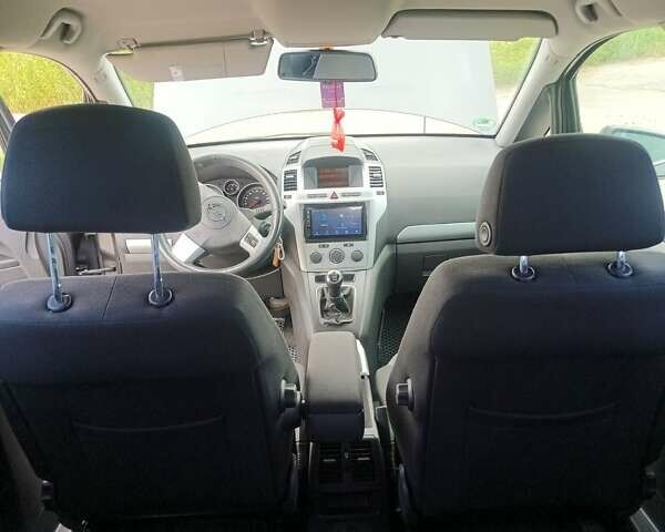 Серый Опель Зафира, объемом двигателя 1.9 л и пробегом 256 тыс. км за 7800 $, фото 9 на Automoto.ua