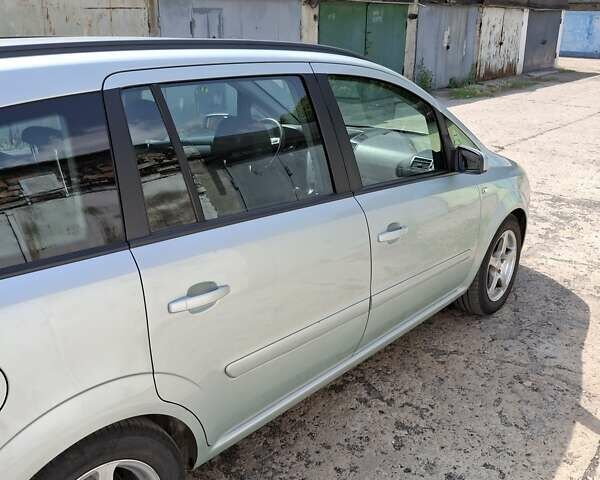 Серый Опель Зафира, объемом двигателя 1.7 л и пробегом 250 тыс. км за 5950 $, фото 4 на Automoto.ua