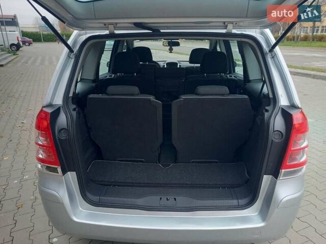 Серый Опель Зафира, объемом двигателя 1.6 л и пробегом 229 тыс. км за 6800 $, фото 29 на Automoto.ua