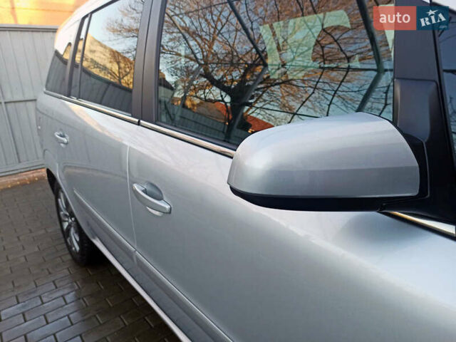 Серый Опель Зафира, объемом двигателя 2.2 л и пробегом 139 тыс. км за 7400 $, фото 10 на Automoto.ua