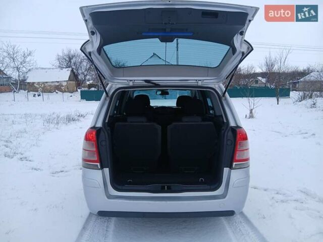 Серый Опель Зафира, объемом двигателя 1.69 л и пробегом 318 тыс. км за 6300 $, фото 16 на Automoto.ua