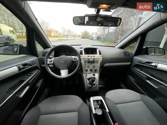 Серый Опель Зафира, объемом двигателя 1.8 л и пробегом 154 тыс. км за 5900 $, фото 12 на Automoto.ua