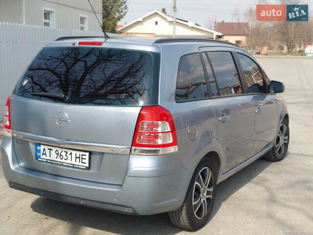 Серый Опель Зафира, объемом двигателя 1.7 л и пробегом 256 тыс. км за 6000 $, фото 11 на Automoto.ua