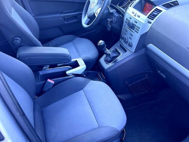 Серый Опель Зафира, объемом двигателя 1.6 л и пробегом 207 тыс. км за 6499 $, фото 7 на Automoto.ua