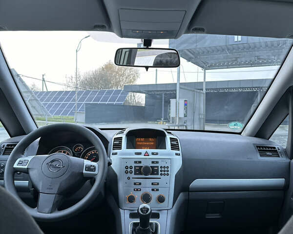 Серый Опель Зафира, объемом двигателя 1.6 л и пробегом 181 тыс. км за 6500 $, фото 58 на Automoto.ua