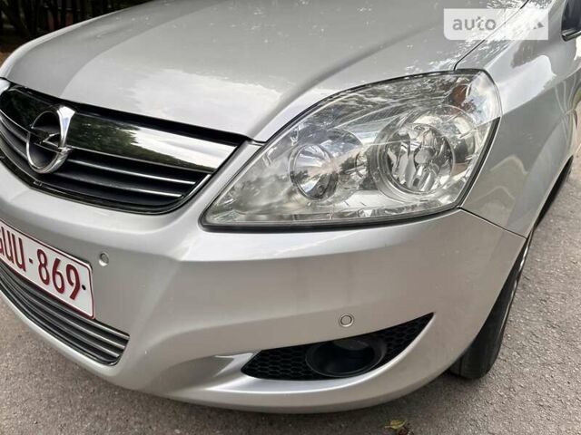 Серый Опель Зафира, объемом двигателя 1.7 л и пробегом 173 тыс. км за 7850 $, фото 9 на Automoto.ua