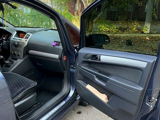 Сірий Опель Зафіра, об'ємом двигуна 1.8 л та пробігом 279 тис. км за 8500 $, фото 5 на Automoto.ua