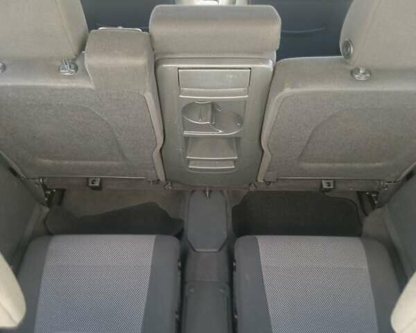 Серый Опель Зафира, объемом двигателя 1.9 л и пробегом 256 тыс. км за 7800 $, фото 10 на Automoto.ua