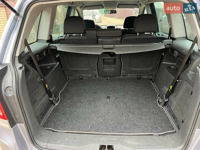 Серый Опель Зафира, объемом двигателя 1.8 л и пробегом 197 тыс. км за 7200 $, фото 45 на Automoto.ua