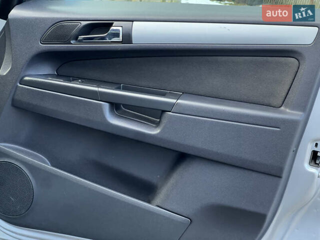 Серый Опель Зафира, объемом двигателя 1.69 л и пробегом 290 тыс. км за 6250 $, фото 36 на Automoto.ua