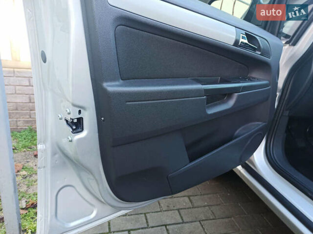 Серый Опель Зафира, объемом двигателя 2.2 л и пробегом 139 тыс. км за 7400 $, фото 34 на Automoto.ua