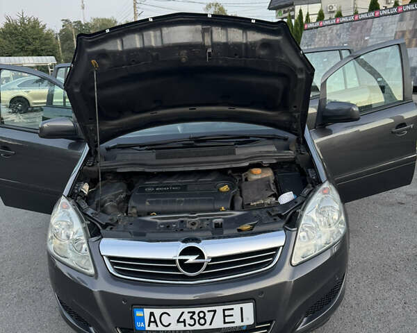Серый Опель Зафира, объемом двигателя 1.9 л и пробегом 254 тыс. км за 7700 $, фото 49 на Automoto.ua