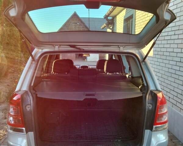 Серый Опель Зафира, объемом двигателя 1.7 л и пробегом 295 тыс. км за 5900 $, фото 7 на Automoto.ua