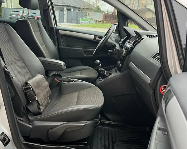 Серый Опель Зафира, объемом двигателя 1.7 л и пробегом 222 тыс. км за 6600 $, фото 15 на Automoto.ua