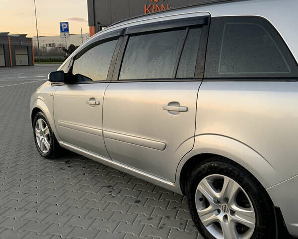 Серый Опель Зафира, объемом двигателя 1.8 л и пробегом 215 тыс. км за 6200 $, фото 6 на Automoto.ua