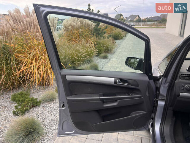 Серый Опель Зафира, объемом двигателя 1.8 л и пробегом 196 тыс. км за 5900 $, фото 13 на Automoto.ua